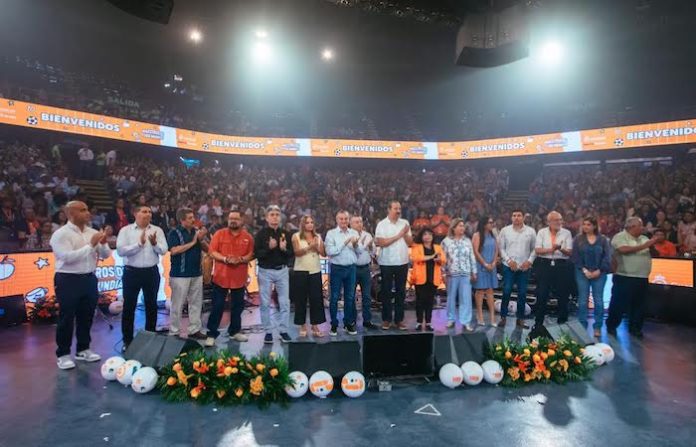 Guadalupe reconoce a miles de maestros