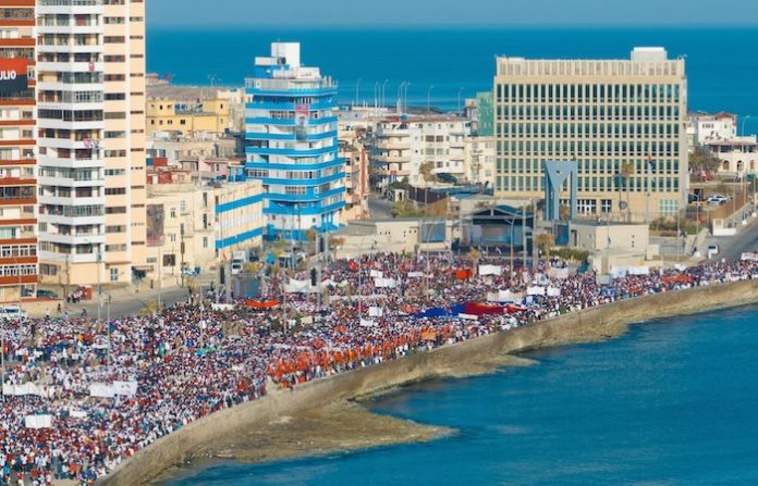 Video: Cuba marcha a favor de la paz y en condena al bloqueo económico estadounidense