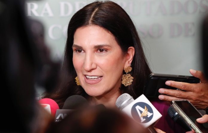 La narcopolítica tiene secuestrado a México, advierte Kenia López