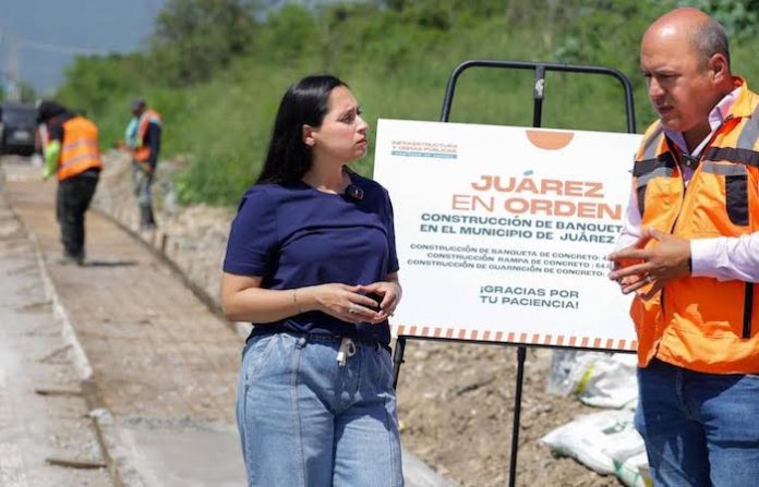 Mónica Oyervides acelera construcción de banquetas para mejorar movilidad y seguridad en Juárez