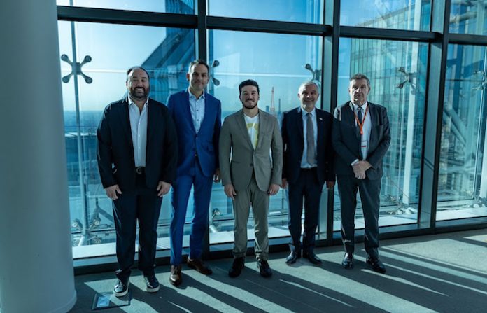 Samuel cierra gira por Europa con bolsa millonaria para Nuevo León