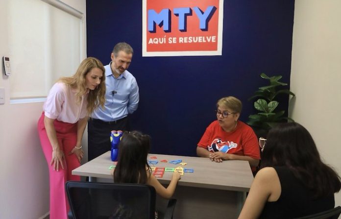 Adrián y Gaby Oyervides inauguran nuevo centro DIF y unidad de rehabilitación en la colonia Caracol