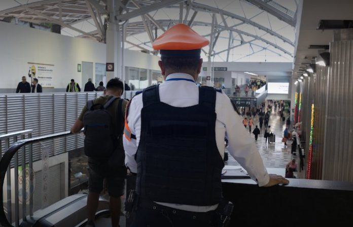 Reportan amenaza de bomba en vuelo de Viva Aerobus en AICM; revisión descarta riesgo