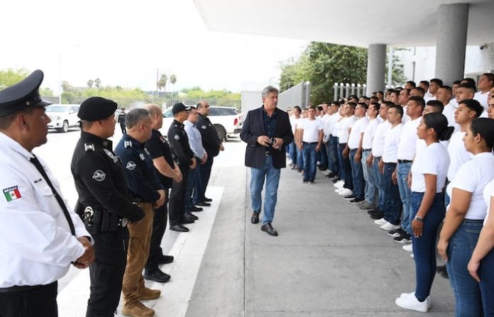 Monterrey refuerza seguridad con ingreso de 104 cadetes a su Academia de Policía