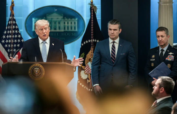 Trump amenaza con borrar a Irán “de la faz de la tierra” si ataca buques de EU en Ormuz