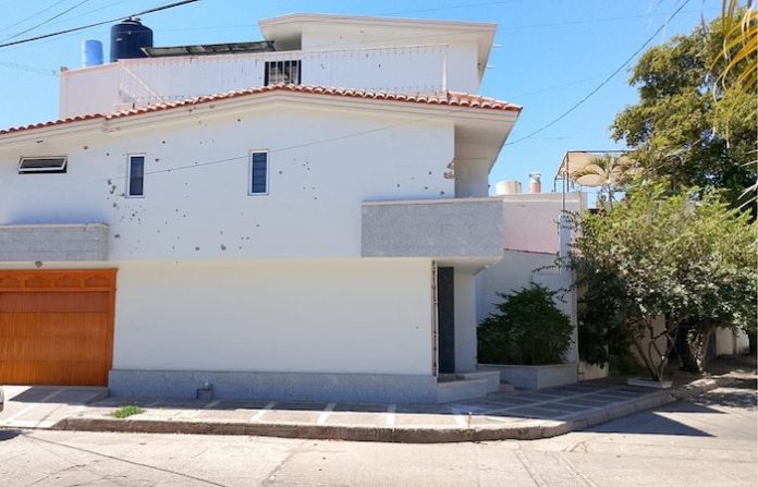 Video:Balean en Sinaloa una casa en la que vivió Rocha Moya, gobernador con licencia acusado de narcotráfico