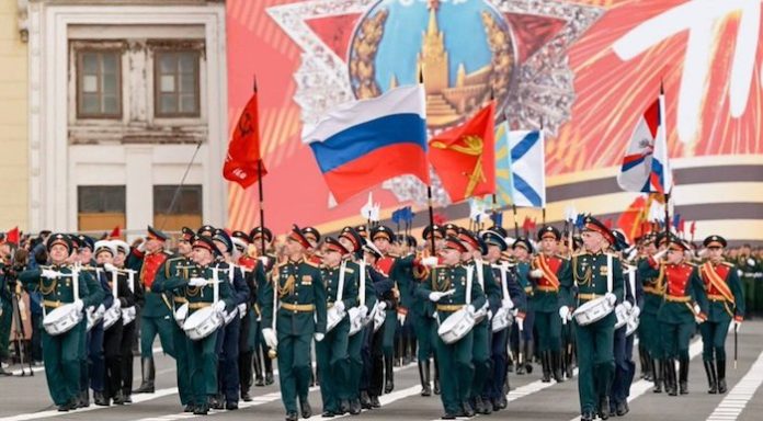 El desfile militar en Moscú brilla en el 81.º aniversario del Día de la Victoria