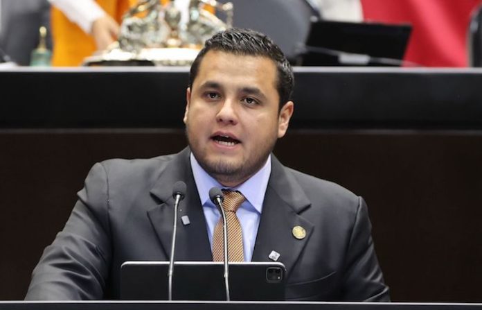 Proponen garantizar espacios dignos para que burócratas consuman alimentos durante su jornada laboral
