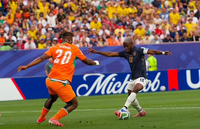 Ecuador tropieza en el último suspiro y complica su camino en el Mundial