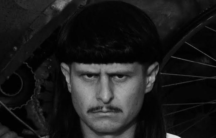 Surgen nuevos detalles sobre la muerte de Oliver Tree; helicóptero había sido investigado previamente