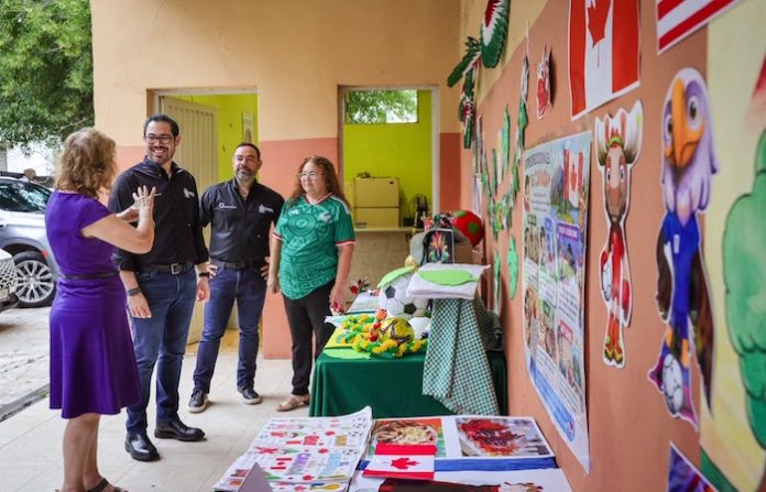 Santiago vive el espíritu mundialista en las aulas; inauguran cancha y arrancan Mundialito Escolar