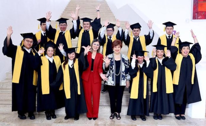 Concluyen diplomado de inclusión en la UANL; 14 jóvenes fortalecen su autonomía