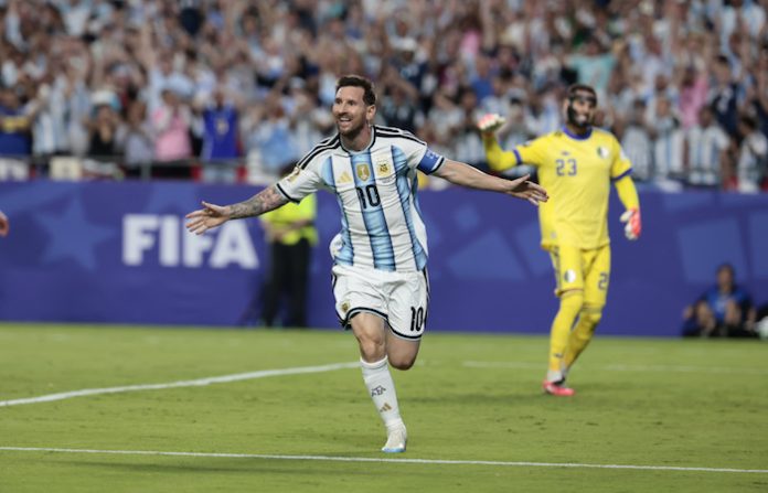Messi firma una noche histórica y guía a Argentina con triplete en su debut mundialista