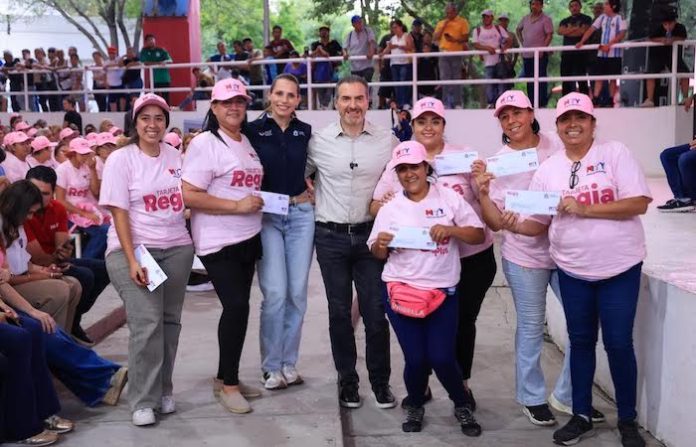 Entrega Monterrey cerca de 2 mil 500 nuevas Tarjetas Regia Plus para apoyar a mujeres