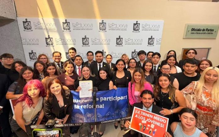 Nueva generación al acecho: exigen aprobar reforma que abra el camino a más jóvenes en la política