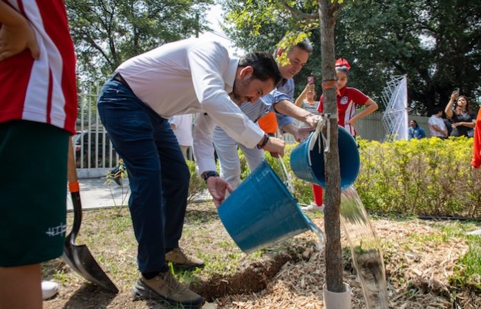Reconocen a escuelas de Nuevo León por impulsar cultura ambiental entre estudiantes