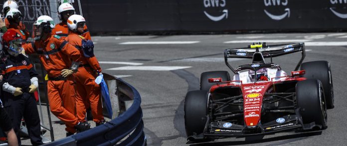 Hamilton vuela en las calles de Montecarlo y lidera el 1-2 de Ferrari