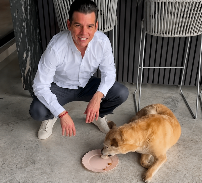 Mike Flores buscará endurecer castigos contra el maltrato animal en Nuevo León