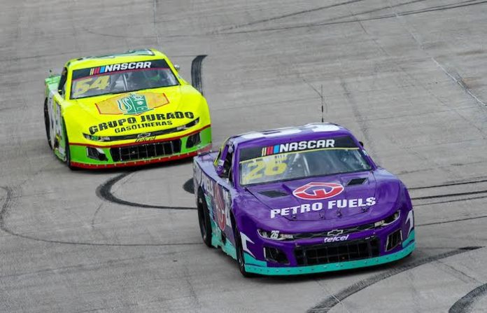 Alessandros Racing coloca cuatro autos en el Top 10 de NASCAR México