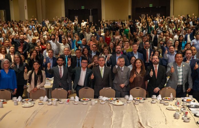 Educación reconoce décadas de compromiso y vocación de servicio
