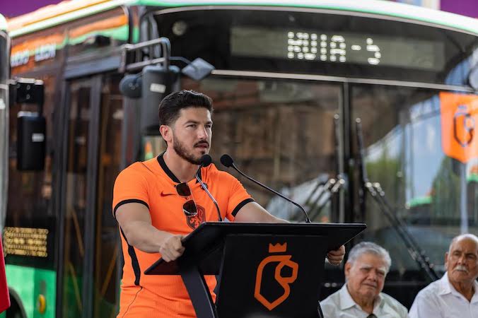 Samuel García presume avance en movilidad con nueva flotilla