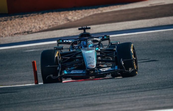 George Russell domina en Austria y resiste el ataque de Verstappen para quedarse con la victoria