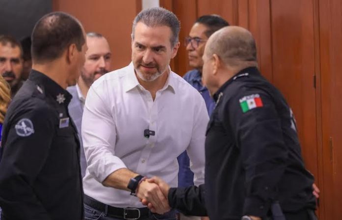 Adrián de la Garza revisa plan de seguridad mundialista y daños por lluvias desde el C4