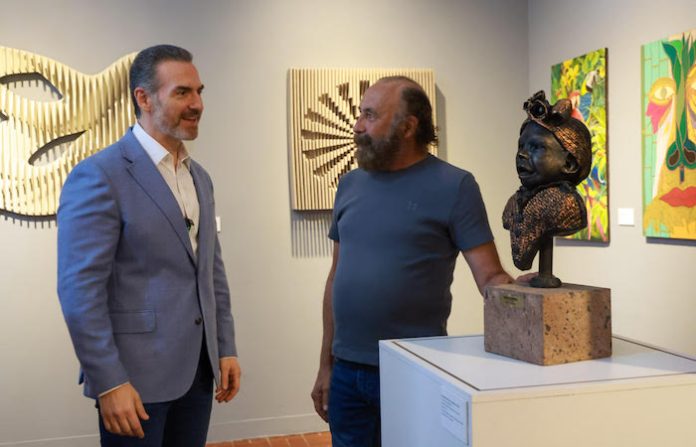 Adrián de la Garza inaugura la segunda edición de “Arte Regio 2026” con más de 200 obras de artistas locales