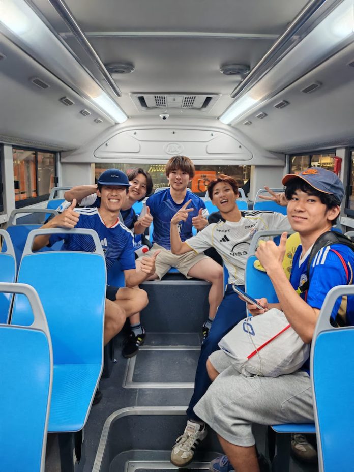 Aficionados de Japón y Túnez utilizan rutas gratuitas de movilidad para el Mundial 2026 en Nuevo León
