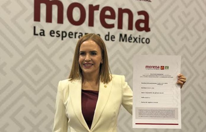 Clara Luz Flores se registra en Morena y lanza reto: “Soy la única que puede derrotar a los corruptos de siempre”