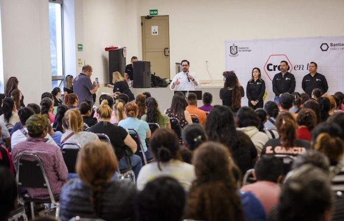 Santiago duplica becas “Creo en Ti” para evitar la deserción escolar y apoyar a familias vulnerables