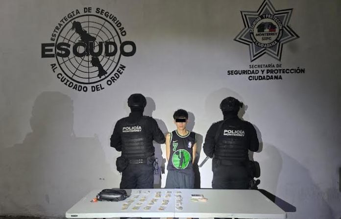 Detienen a joven con presunta droga; camioneta estaría vinculada a hechos delictivos en Pesquería