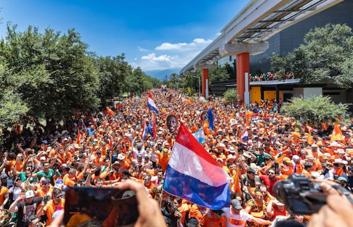 Miles de aficionados de Países Bajos pintan de naranja el FIFA Fan Festival de Monterrey previo al duelo ante Marruecos