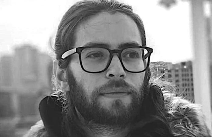Muere Luis de la Rosa, animador mexicano de “Spider-Man”, tras accidente ferroviario en Francia