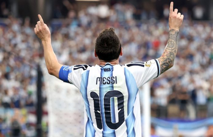 Argentina vence 2-0 a Austria en el Mundial y Messi se convierte en goleador histórico