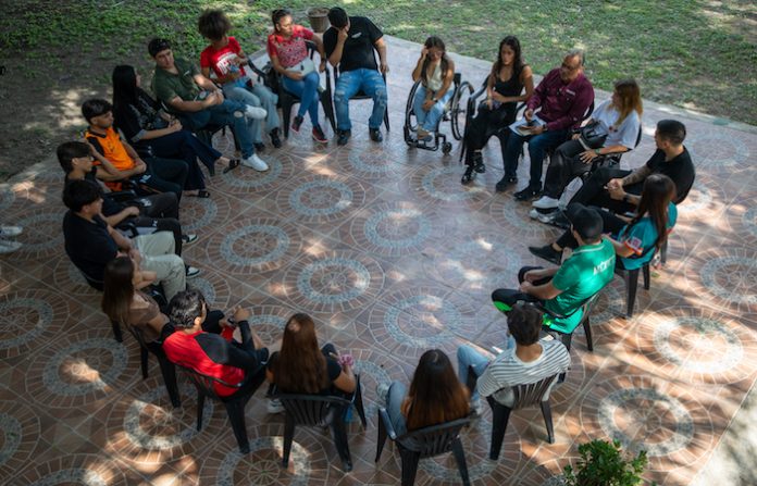 Andrés Mijes escucha a jóvenes deportistas; denuncian falta de apoyos, transporte e infraestructura