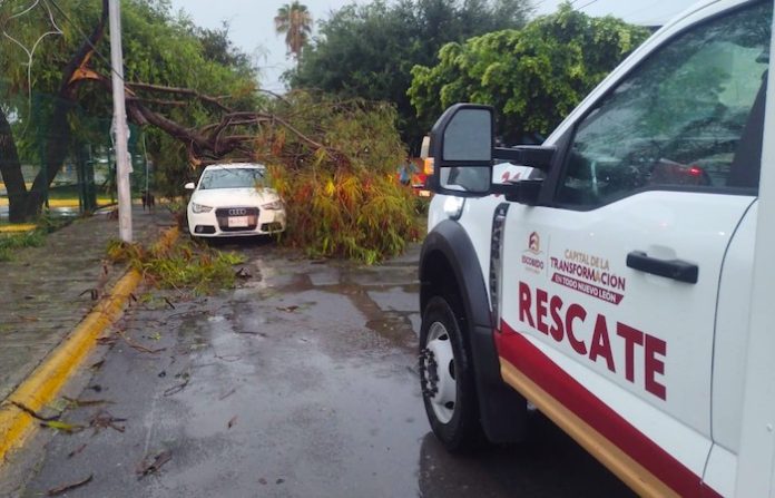 Escobedo reporta saldo blanco tras fuertes lluvias; mantiene operativo por pronóstico de más tormentas