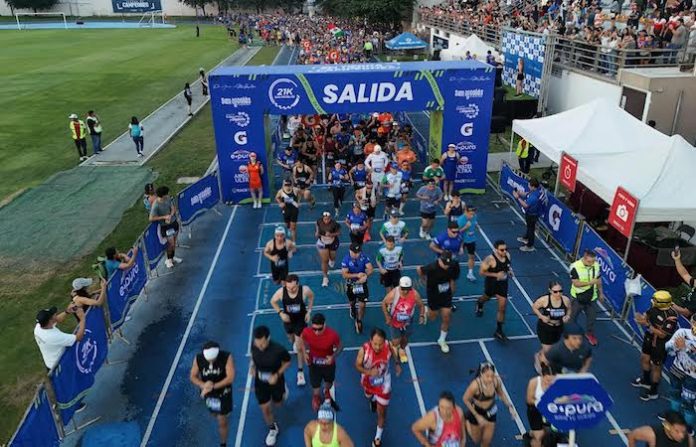 Más de 3 mil corredores participan en el 21K San Nicolás durante festejo del Día del Padre