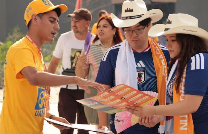 Estudiantes de la UANL se convierten en anfitriones del Mundial 2026; atienden a miles de visitantes en Nuevo León