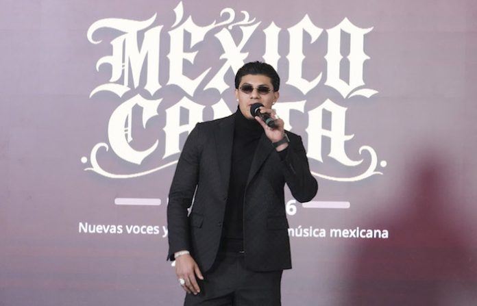 “El Bogueto” sí consigue lugar en La Mañanera: canta en Palacio Nacional
