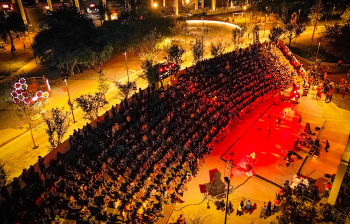 Danza y rock llenan de ambiente mundialista el Pabellón del Nuevo Parque del Agua