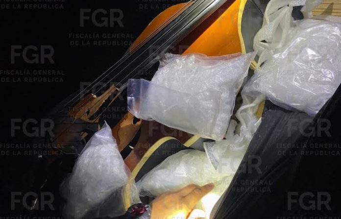 Vinculan a proceso a hombre que transportaba casi 10 kilos de metanfetamina ocultos en instrumentos musicales