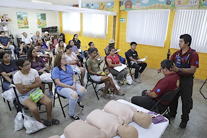 Escobedo capacita a madres de familia para responder ante emergencias