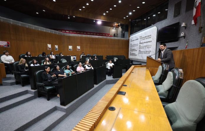 Estudiantes de Derecho conocen de cerca el trabajo legislativo en el Congreso de Nuevo León