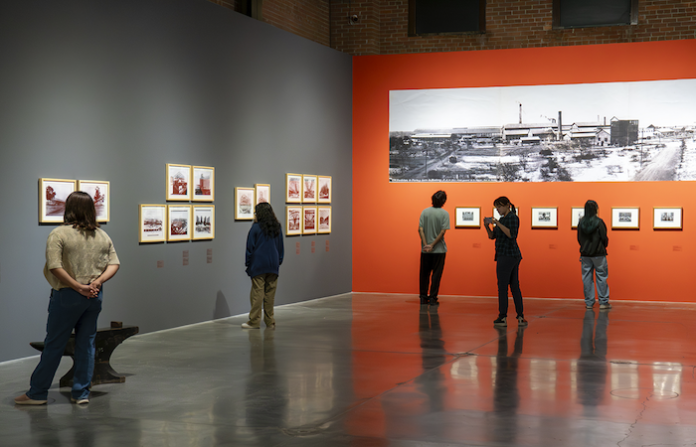 La memoria de Fundidora Monterrey vive sus últimos días en una exposición que revive el origen industrial de NL