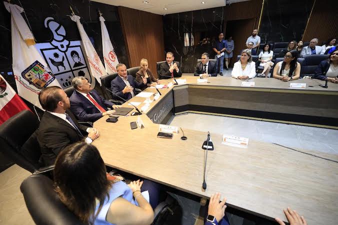 Guadalupe firma convenio con la UANL para ampliar becas y fortalecer la capacitación de servidores públicos