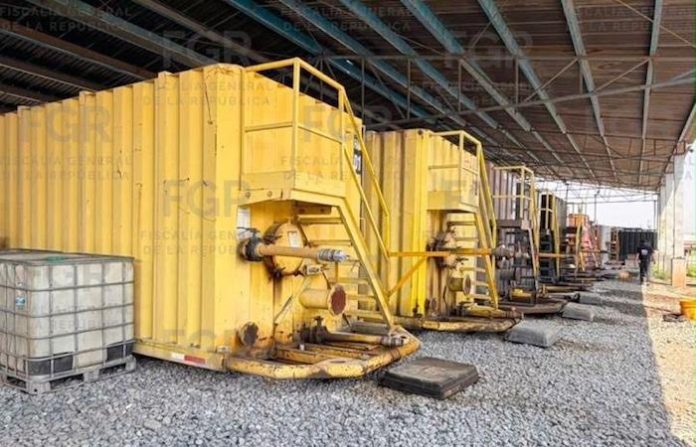 Asegura FGR más de 54 mil litros de hidrocarburo y tractocamiones en cateo realizado en García