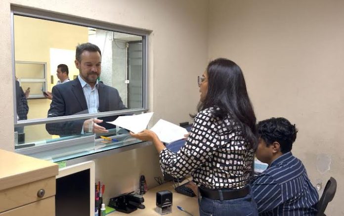 Exhorta Mario Salinas a Fiscalía y CONDUSEF a fortalecer la prevención contra préstamos “gota a gota”