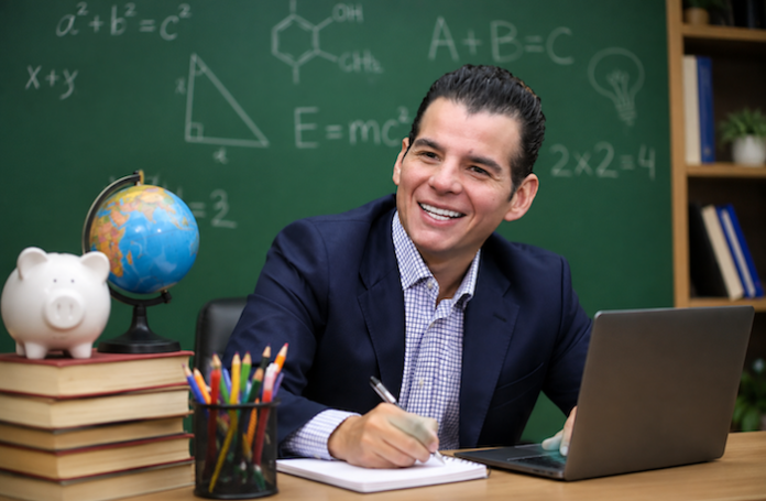 Educación seguirá siendo prioridad en Nuevo León, asegura Miguel Flores al concluir el ciclo escolar