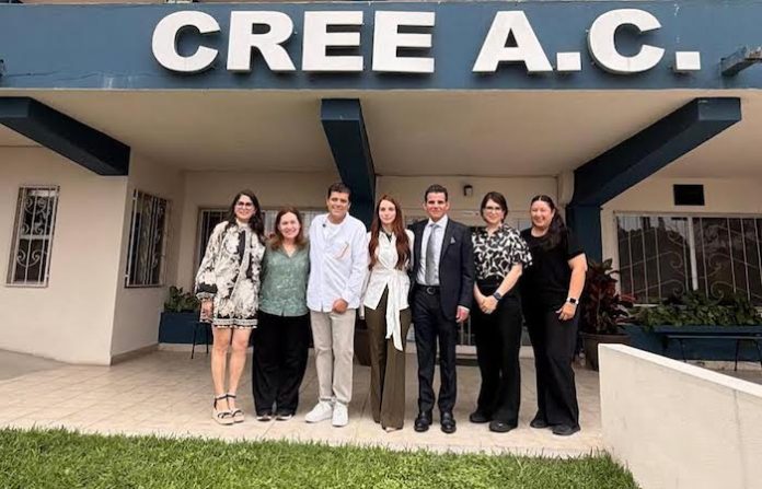 Miguel Flores dona cinco meses de sueldo a CREE para apoyar a personas con discapacidad